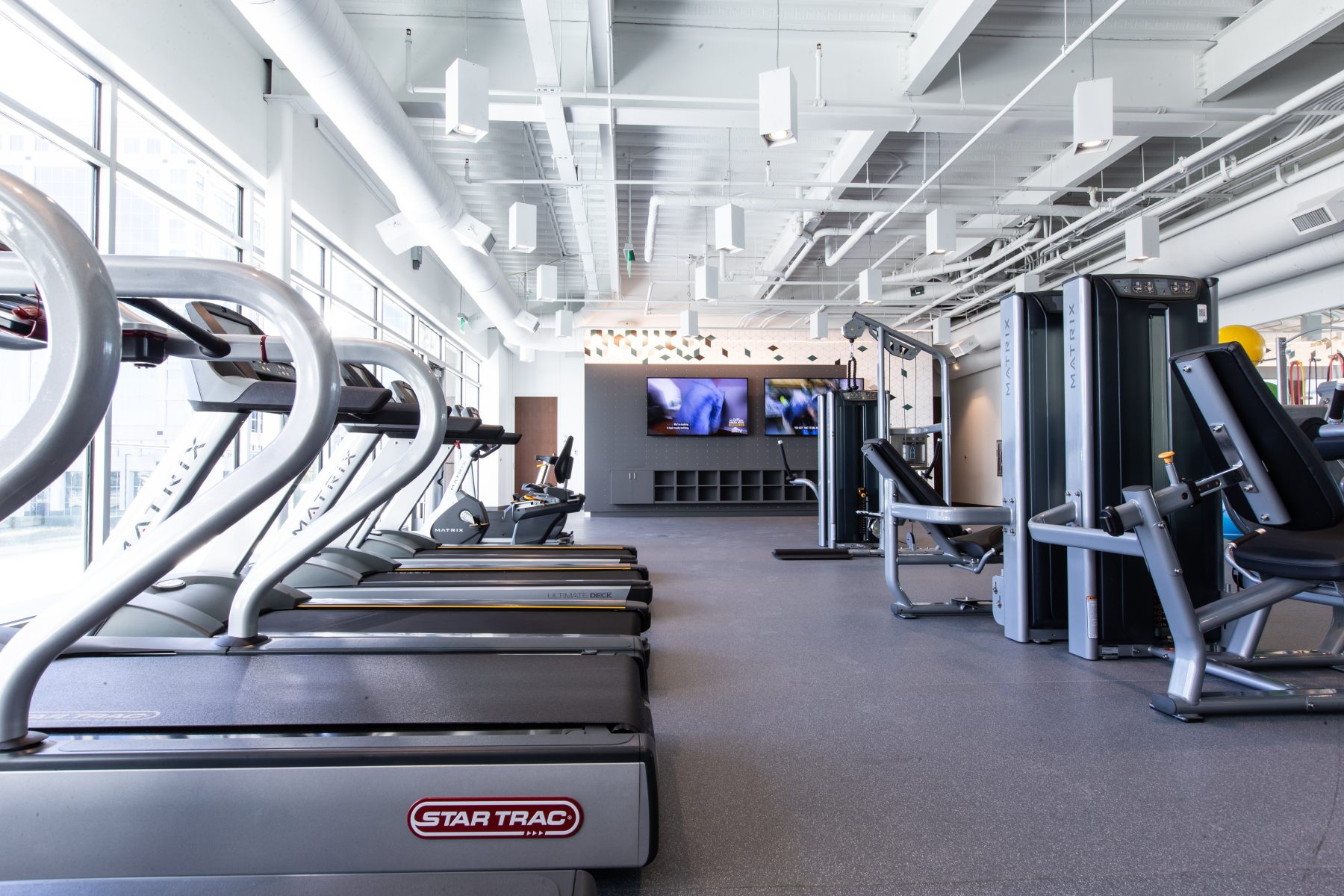 Full-service gym, free with Common Desk membership