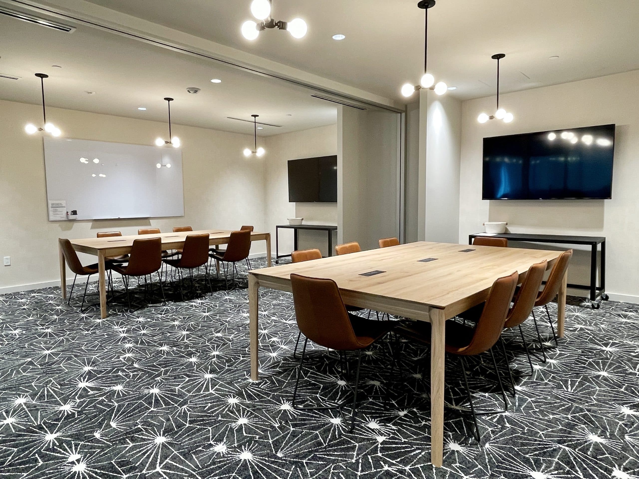 Combinable training room for large meetings