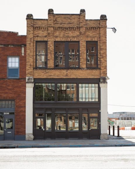 Retail-oriented storefront